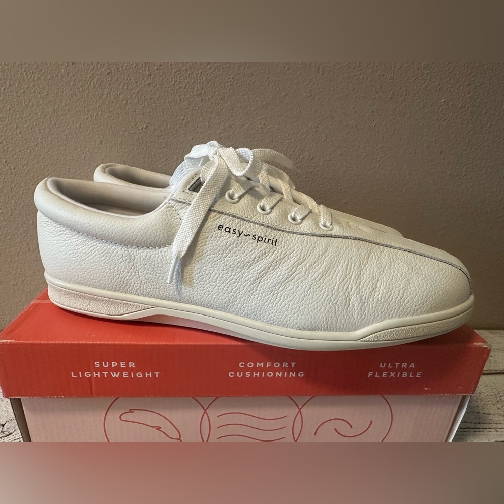 Easy Spirit ESAP1 White LE Leather Sneakers - NIB